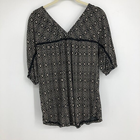 Lucky Brand Black and White Hayley Geo Print V-neck 1/2 Sleeve top S - Picture 4 of 13